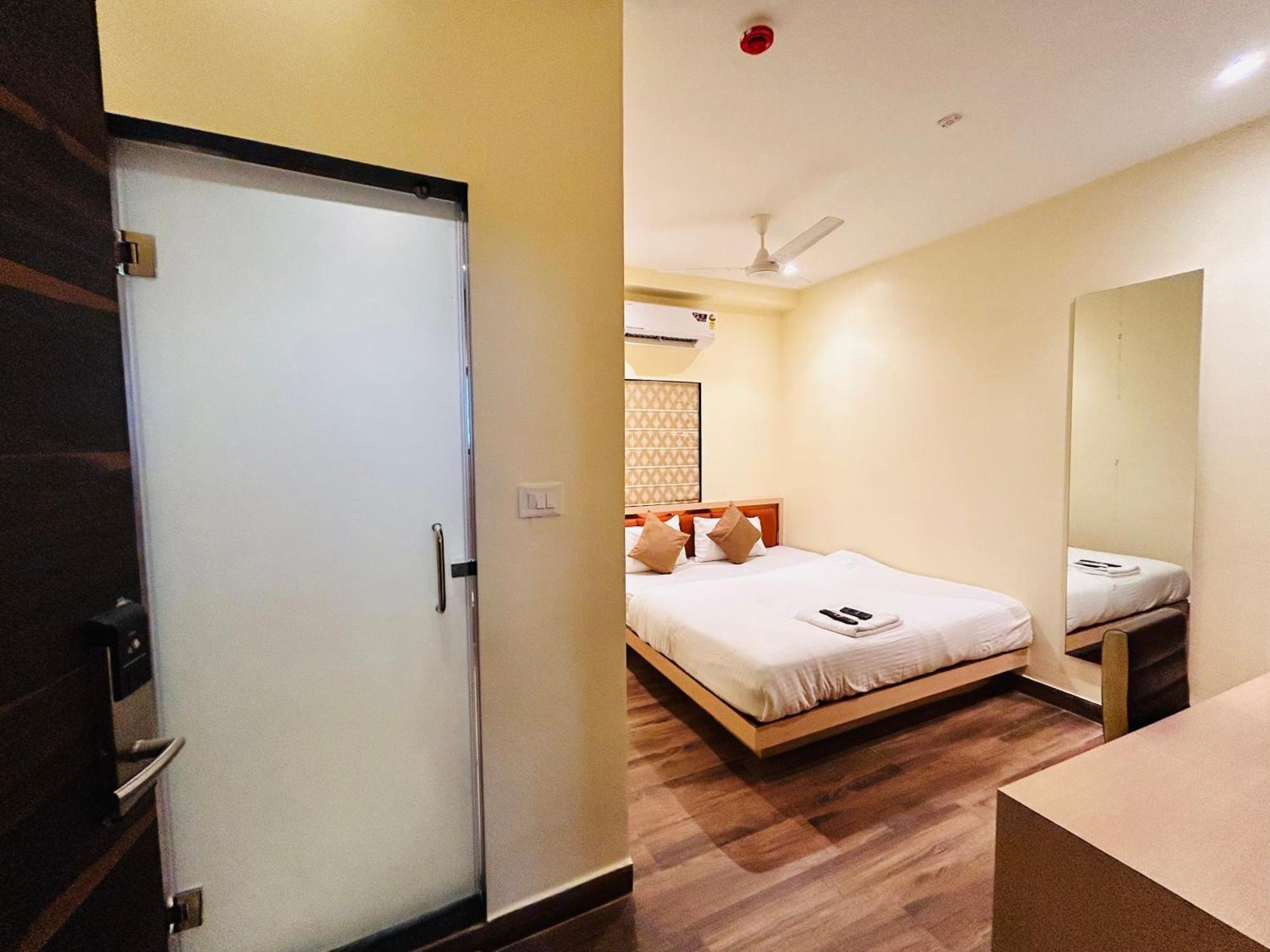 Golden Square - Kolkata Airport Hotel Exterior foto